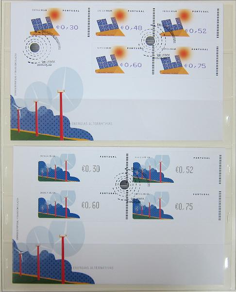 0265 (198).jpg -     Lote:    265      Colecção Especializada - Etiquetas      Lotes Especiais       Descrição:      1981/2010 &mdash; Etiquetas.   Coleção composta por 12 álbuns com etiquetas desde percursoras e Framas até 2010, com provas, erros, FDC's, etiquetas novas e usadas, sobrescritos circulados, variedades de impressão e papéis. Importante estudo. Lote a ver.        Lote ETQ       Valor Base:     &euro; 3000,00     Valor Venda:     &euro;      